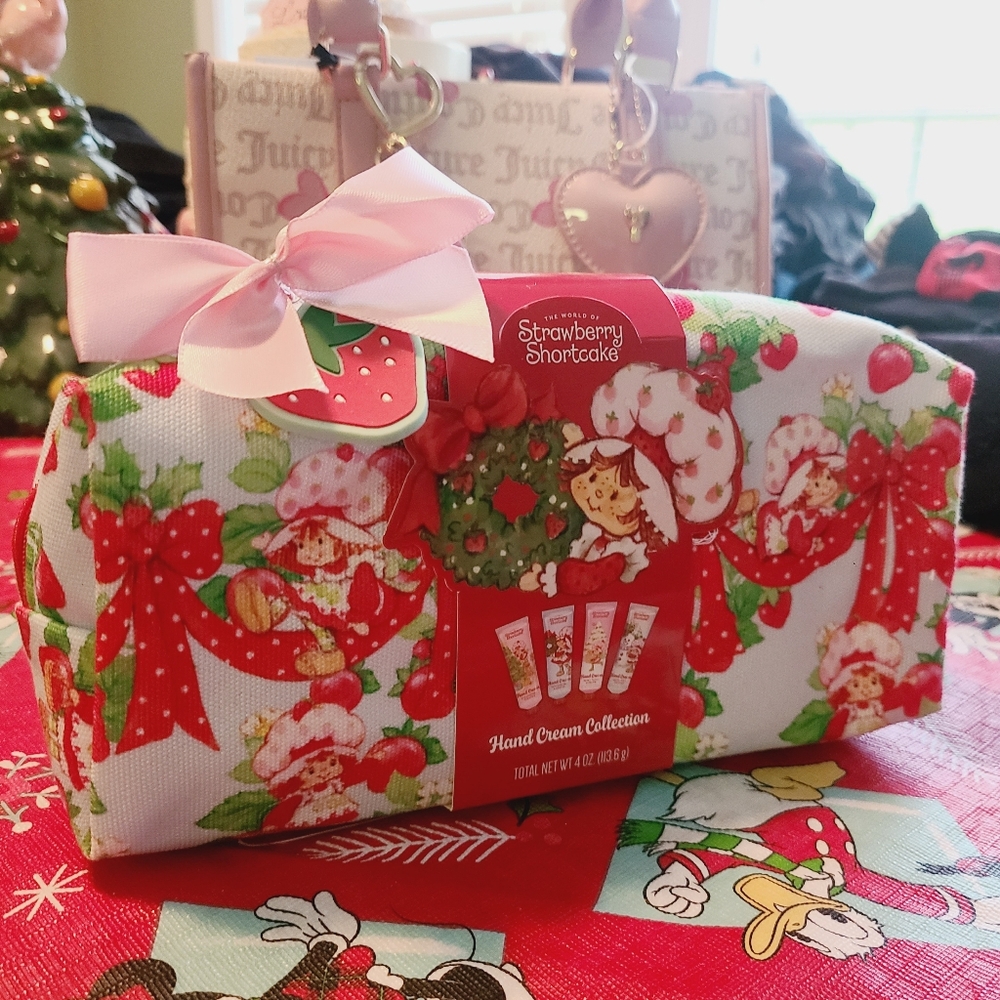 Strawberry Shortcake Hand Cream Set ๐ - Picture 3 of 3